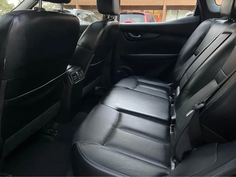 2017 Nissan Rogue - Image 4 of 19