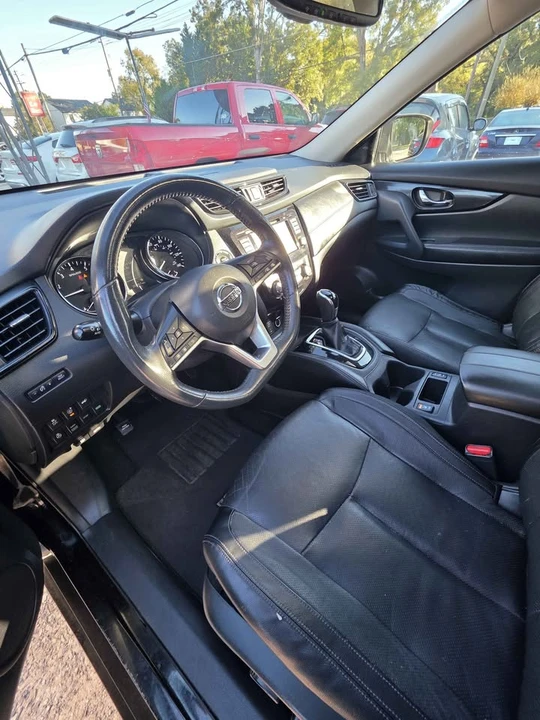 2017 Nissan Rogue - Image 10 of 20