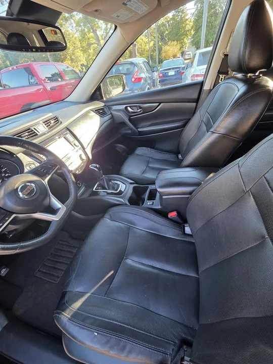 2017 Nissan Rogue - Image 9 of 20