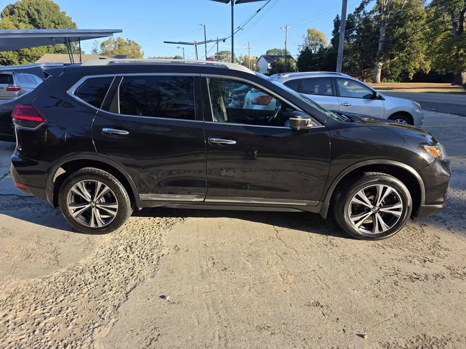 2017 Nissan Rogue - Image 8 of 20