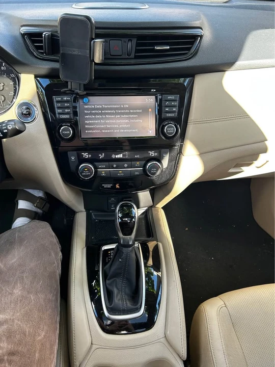 2017 Nissan Rogue - Image 19 of 20