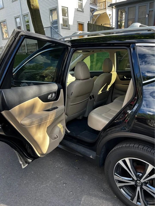 2017 Nissan Rogue - Image 16 of 20
