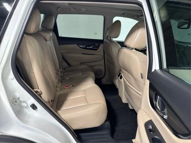 2017 Nissan Rogue - Image 16 of 21