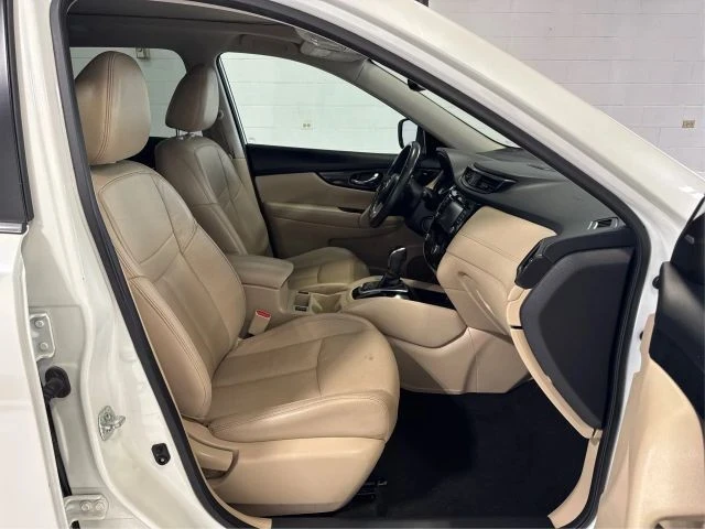 2017 Nissan Rogue - Image 15 of 21