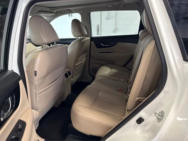 2017 Nissan Rogue - Image 10 of 12