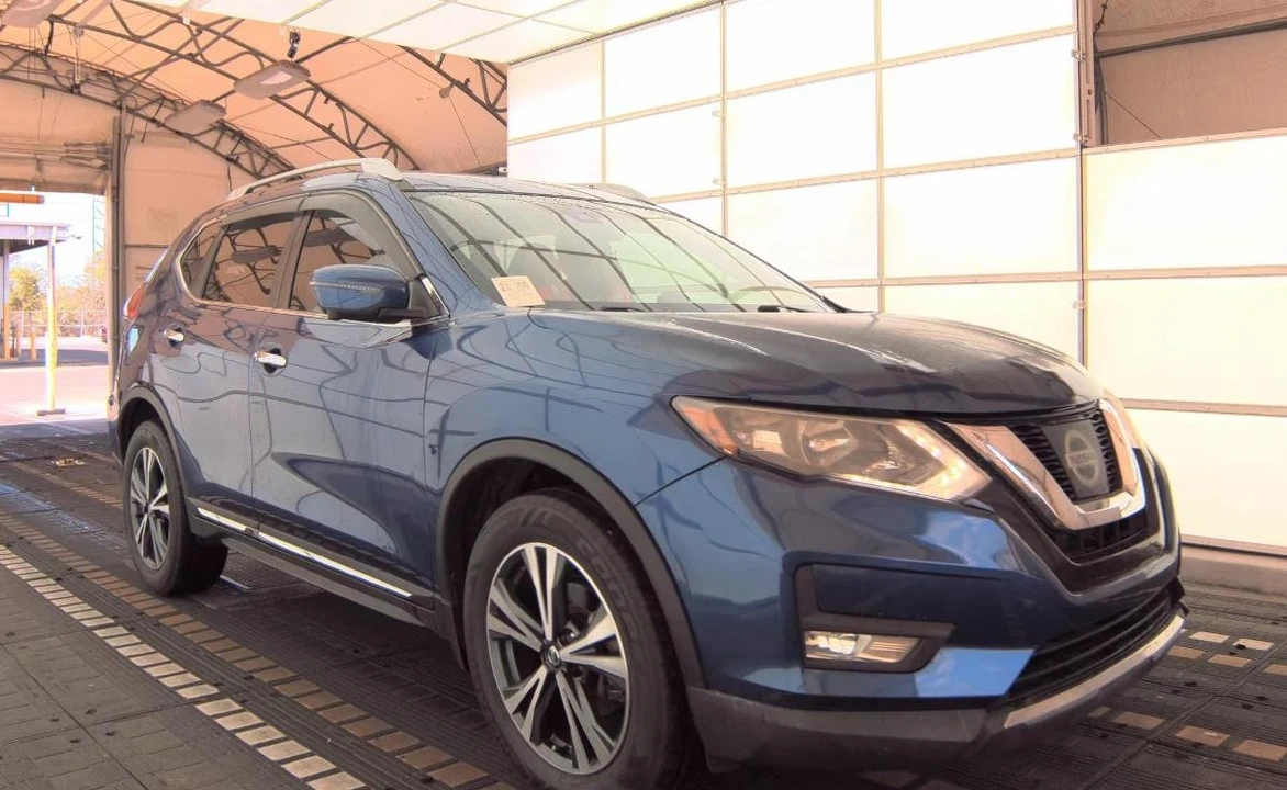 2017 Nissan Rogue - Image 3 of 15