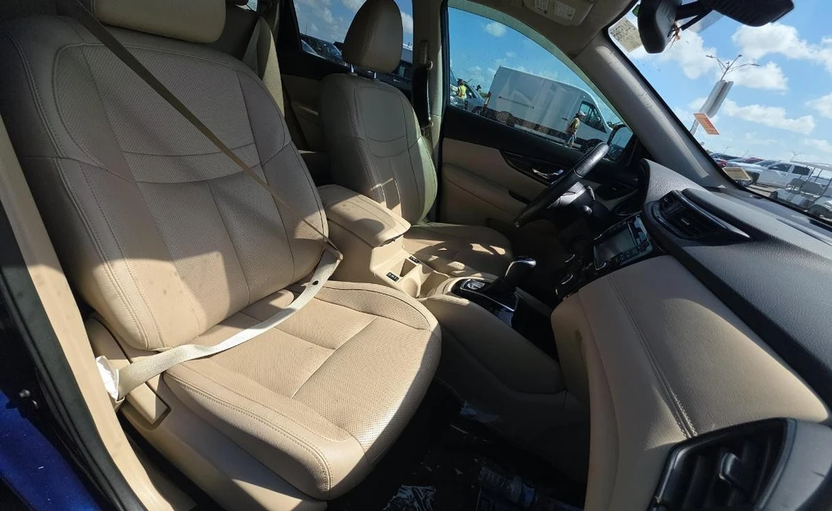 2017 Nissan Rogue - Image 8 of 15