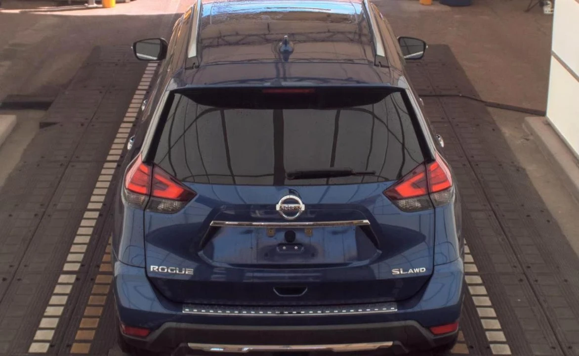 2017 Nissan Rogue - Image 5 of 15