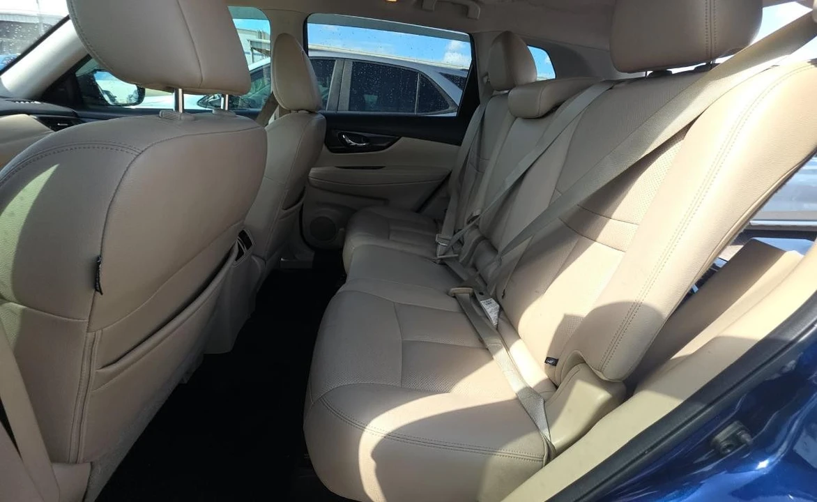 2017 Nissan Rogue - Image 13 of 15