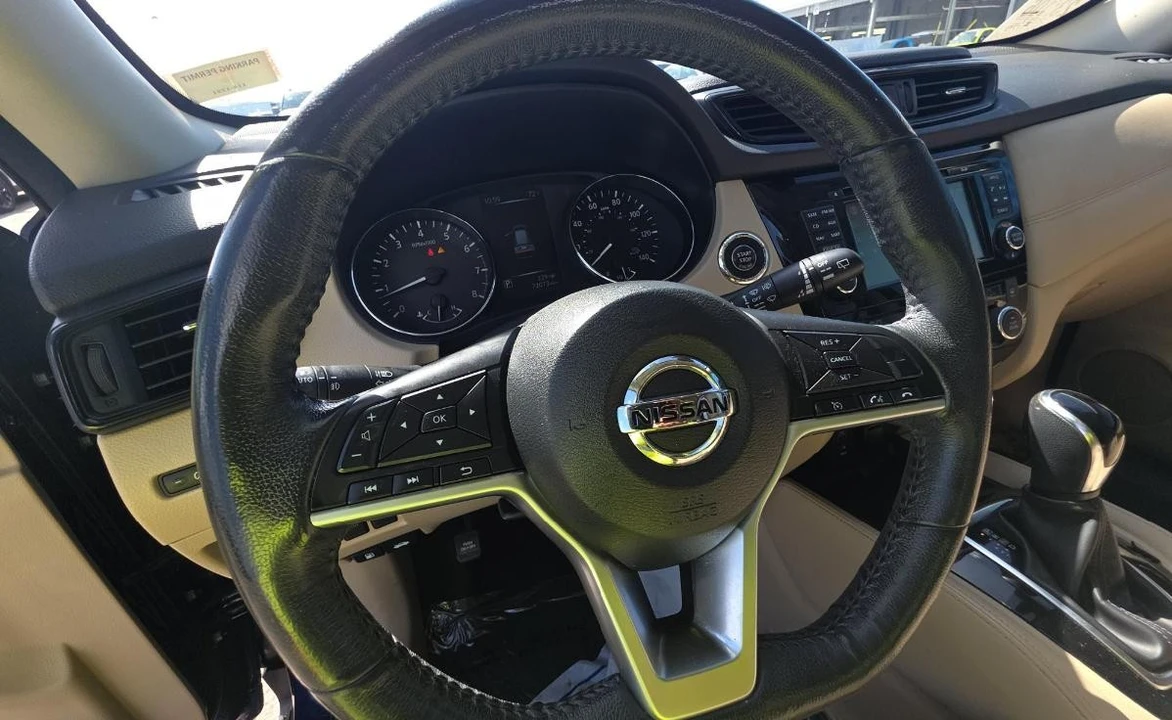 2017 Nissan Rogue - Image 10 of 15