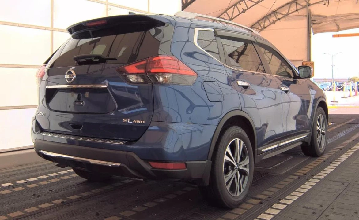 2017 Nissan Rogue - Image 4 of 15