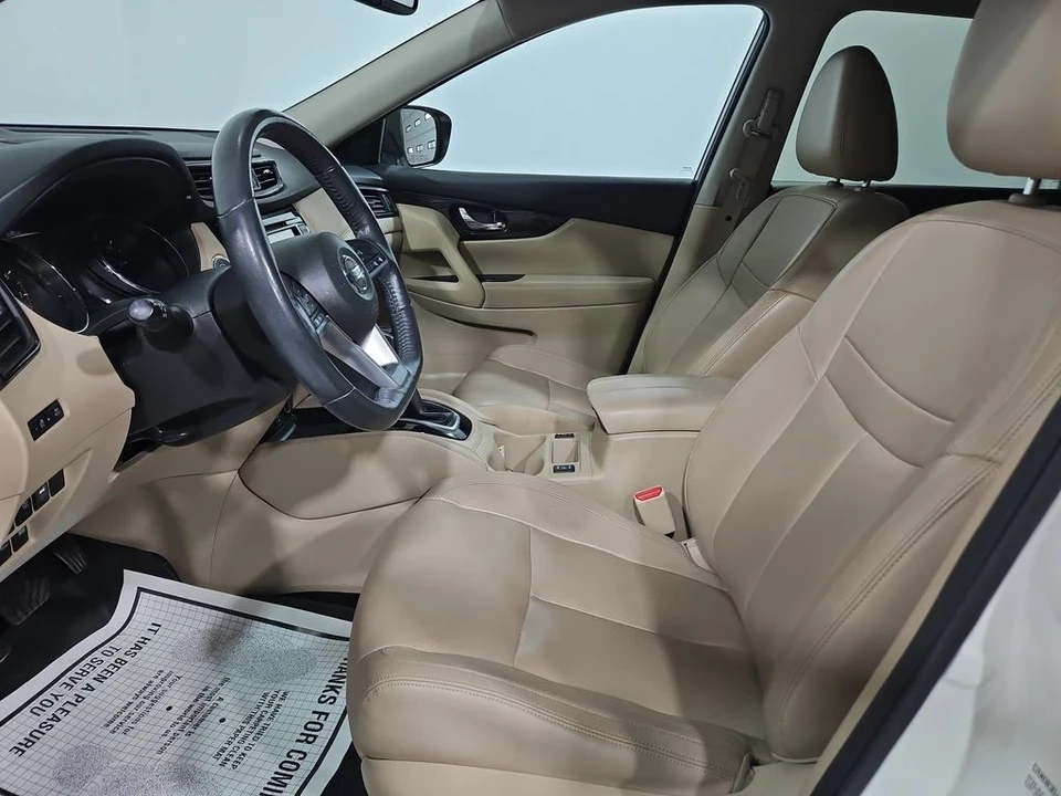 2017 Nissan Rogue - Image 10 of 12