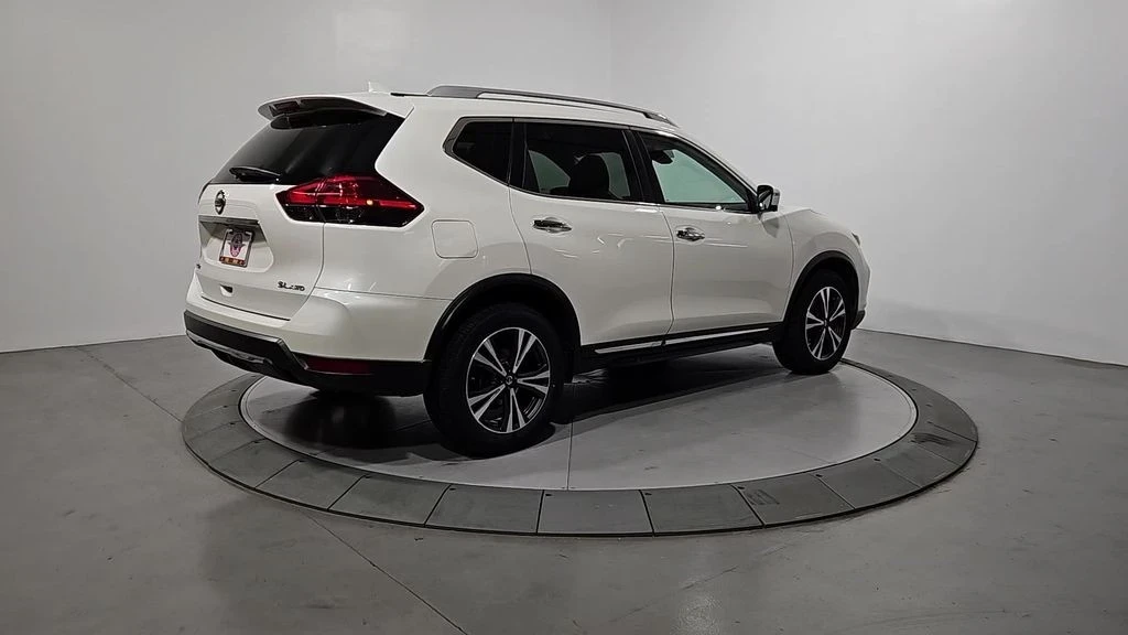 2017 Nissan Rogue - Image 5 of 12