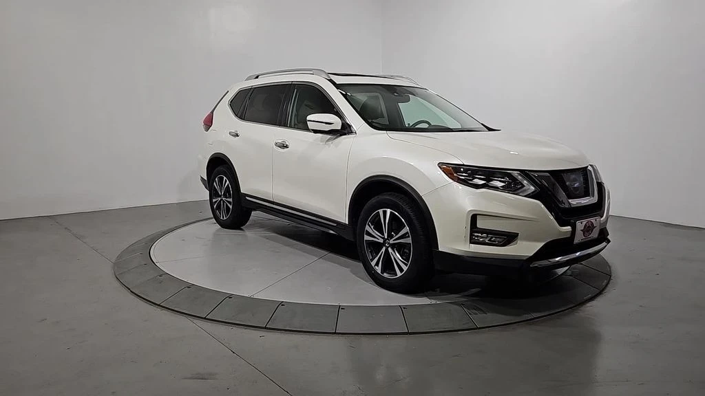 2017 Nissan Rogue - Image 8 of 12