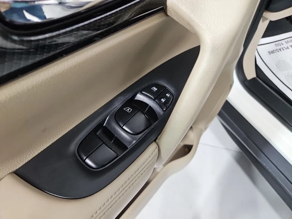 2017 Nissan Rogue - Image 12 of 12