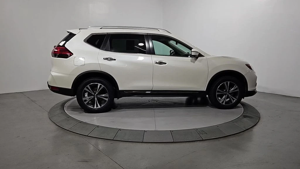2017 Nissan Rogue - Image 7 of 12