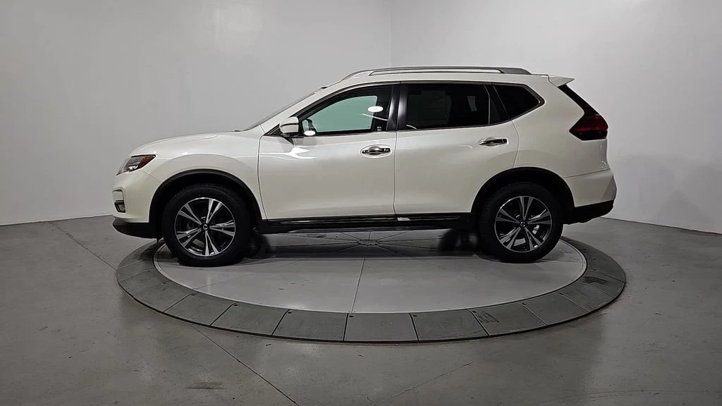2017 Nissan Rogue - Image 2 of 12