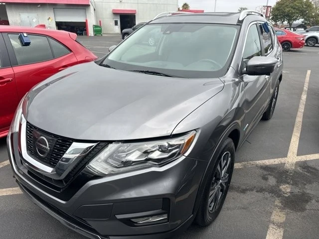 2017 Nissan Rogue - Image 2 of 12
