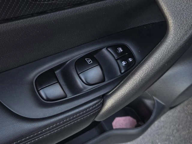 2017 Nissan Rogue - Image 9 of 12