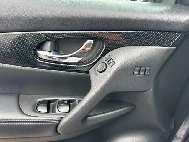 2017 Nissan Rogue - Image 5 of 12