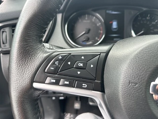 2017 Nissan Rogue - Image 7 of 12
