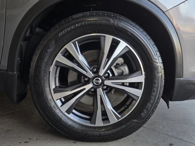 2017 Nissan Rogue - Image 4 of 12