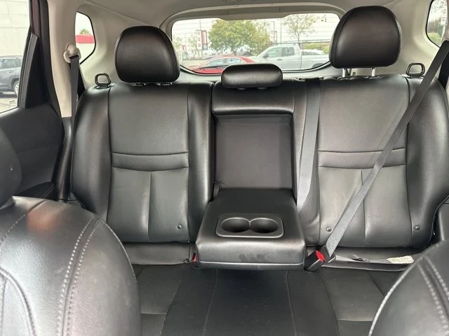2017 Nissan Rogue - Image 11 of 12