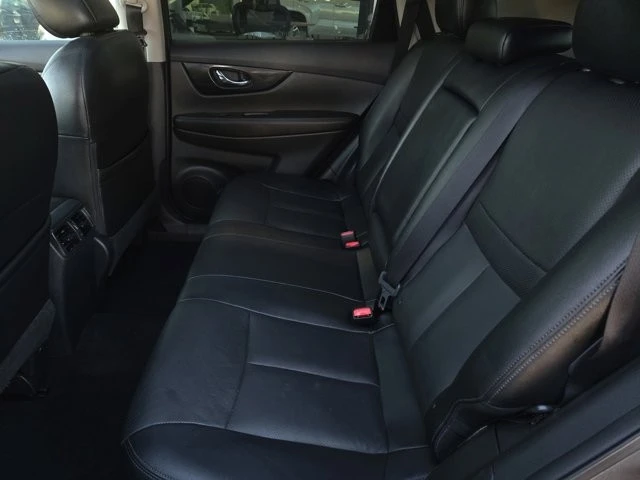 2017 Nissan Rogue - Image 10 of 12
