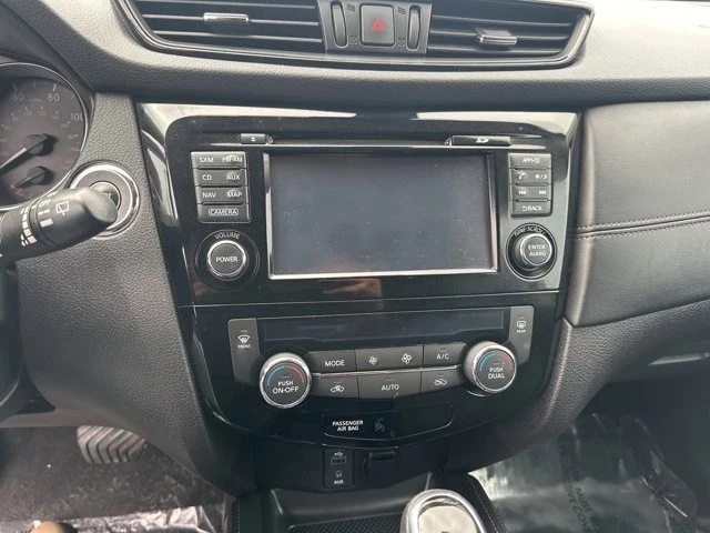 2017 Nissan Rogue - Image 10 of 12