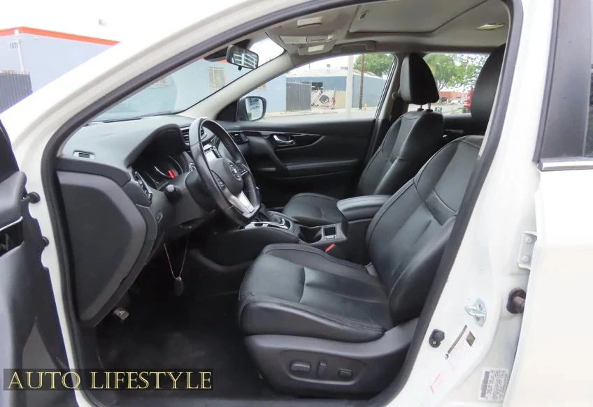 2017 Nissan Rogue - Image 19 of 21