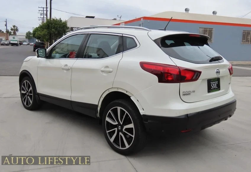 2017 Nissan Rogue - Image 10 of 21