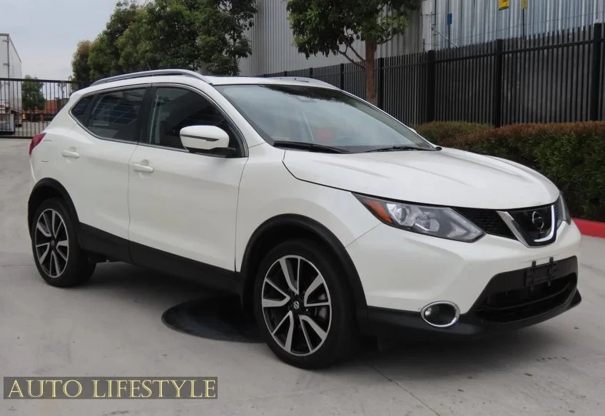 2017 Nissan Rogue - Image 3 of 21