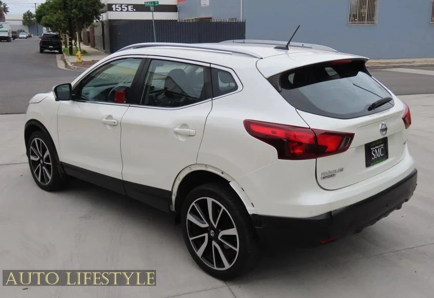 2017 Nissan Rogue - Image 8 of 21
