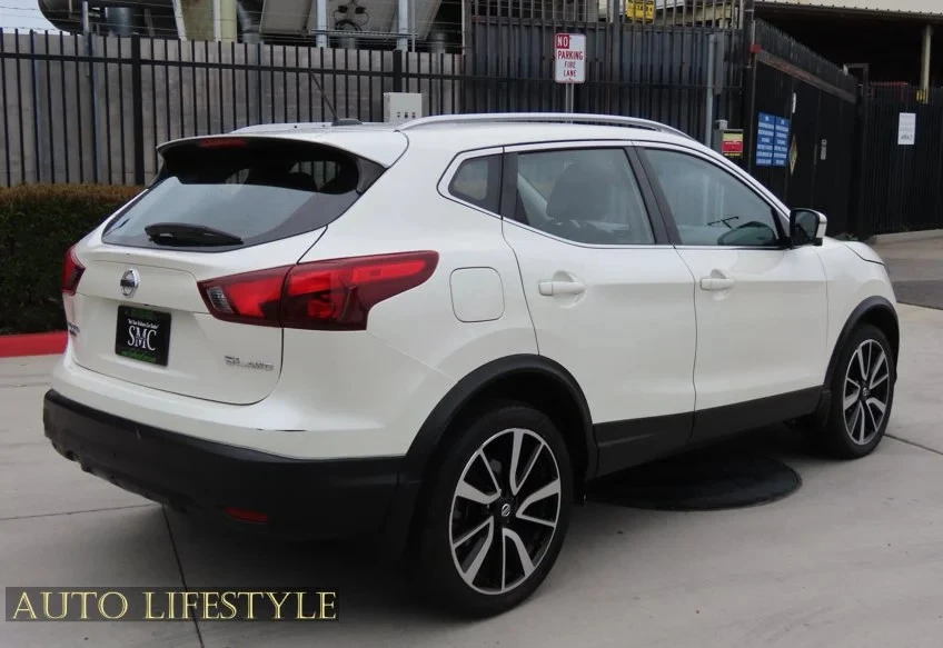 2017 Nissan Rogue - Image 7 of 21