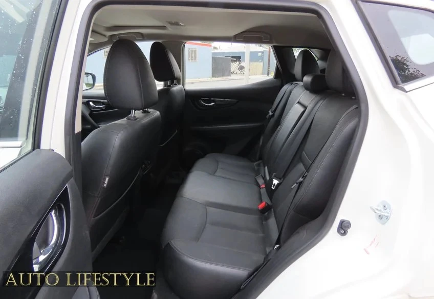 2017 Nissan Rogue - Image 21 of 21