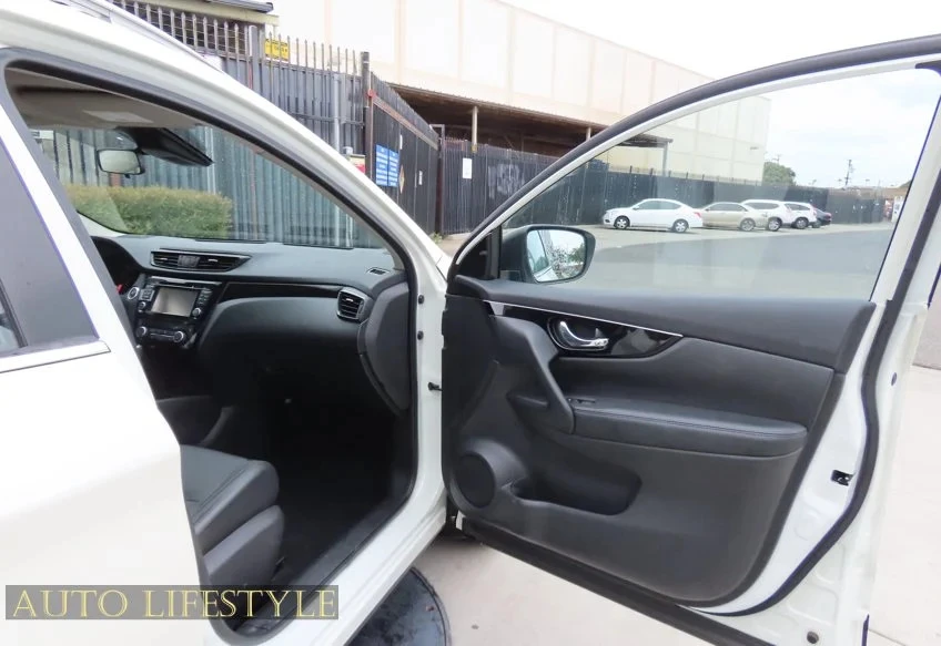 2017 Nissan Rogue - Image 16 of 21