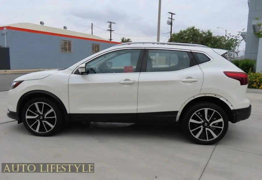 2017 Nissan Rogue - Image 6 of 21