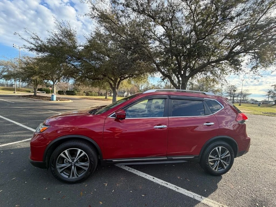 2017 Nissan Rogue - Image 2 of 21