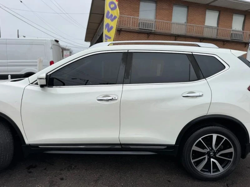 2017 Nissan Rogue - Image 8 of 12
