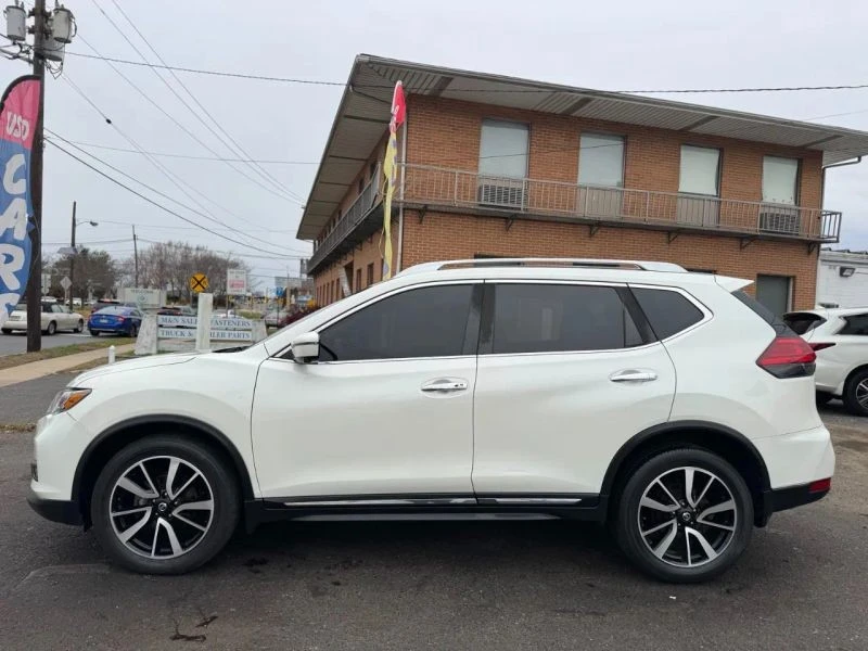 2017 Nissan Rogue - Image 10 of 12