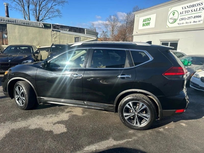 2017 Nissan Rogue - Image 9 of 12
