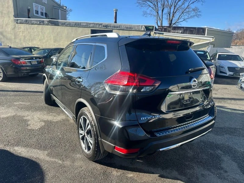 2017 Nissan Rogue - Image 8 of 12