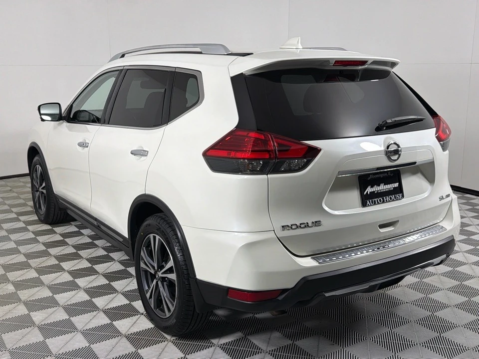2017 Nissan Rogue - Image 7 of 12