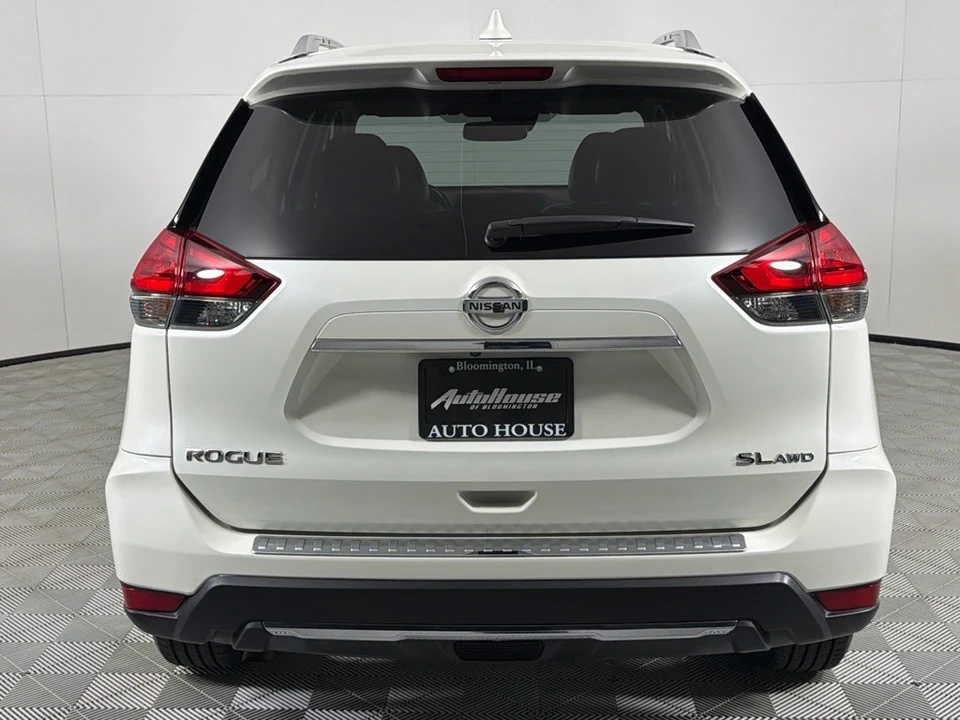 2017 Nissan Rogue - Image 6 of 12