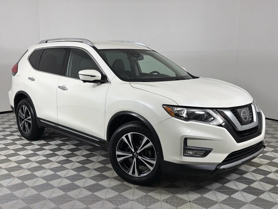2017 Nissan Rogue - Image 2 of 12