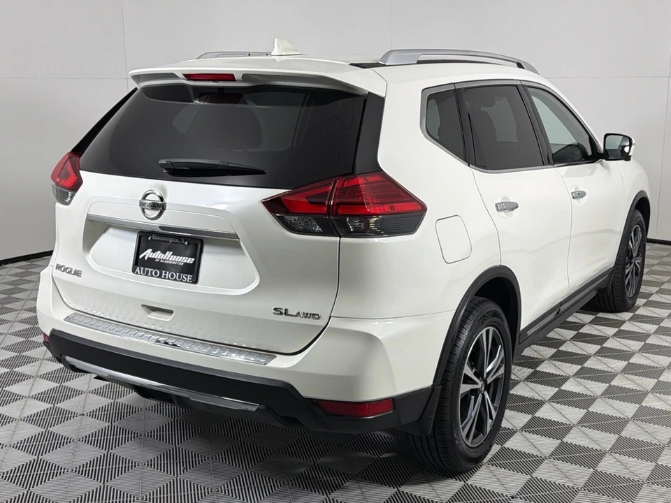 2017 Nissan Rogue - Image 5 of 12