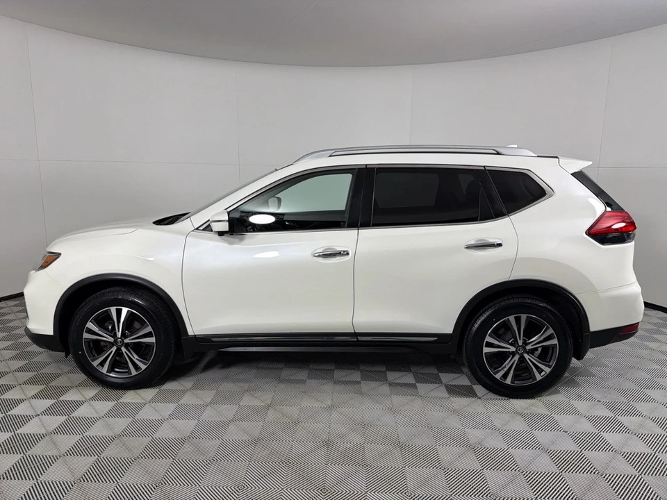 2017 Nissan Rogue - Image 8 of 12