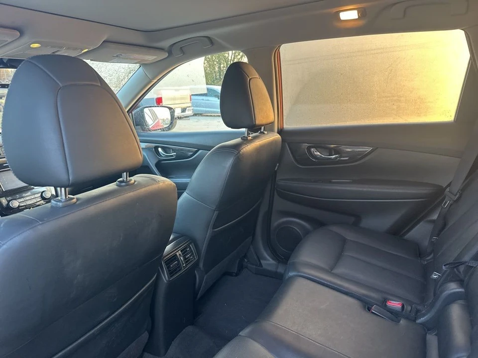 2017 Nissan Rogue - Image 11 of 12