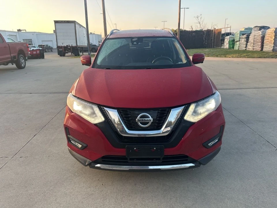 2017 Nissan Rogue - Image 4 of 12