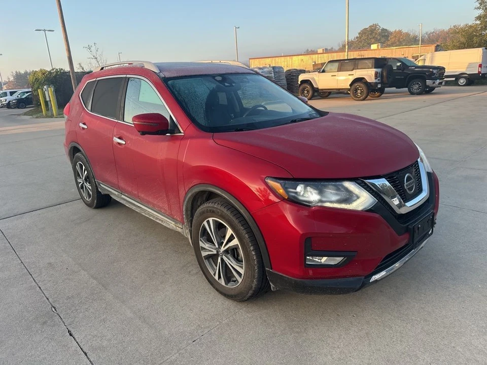 2017 Nissan Rogue - Image 5 of 12